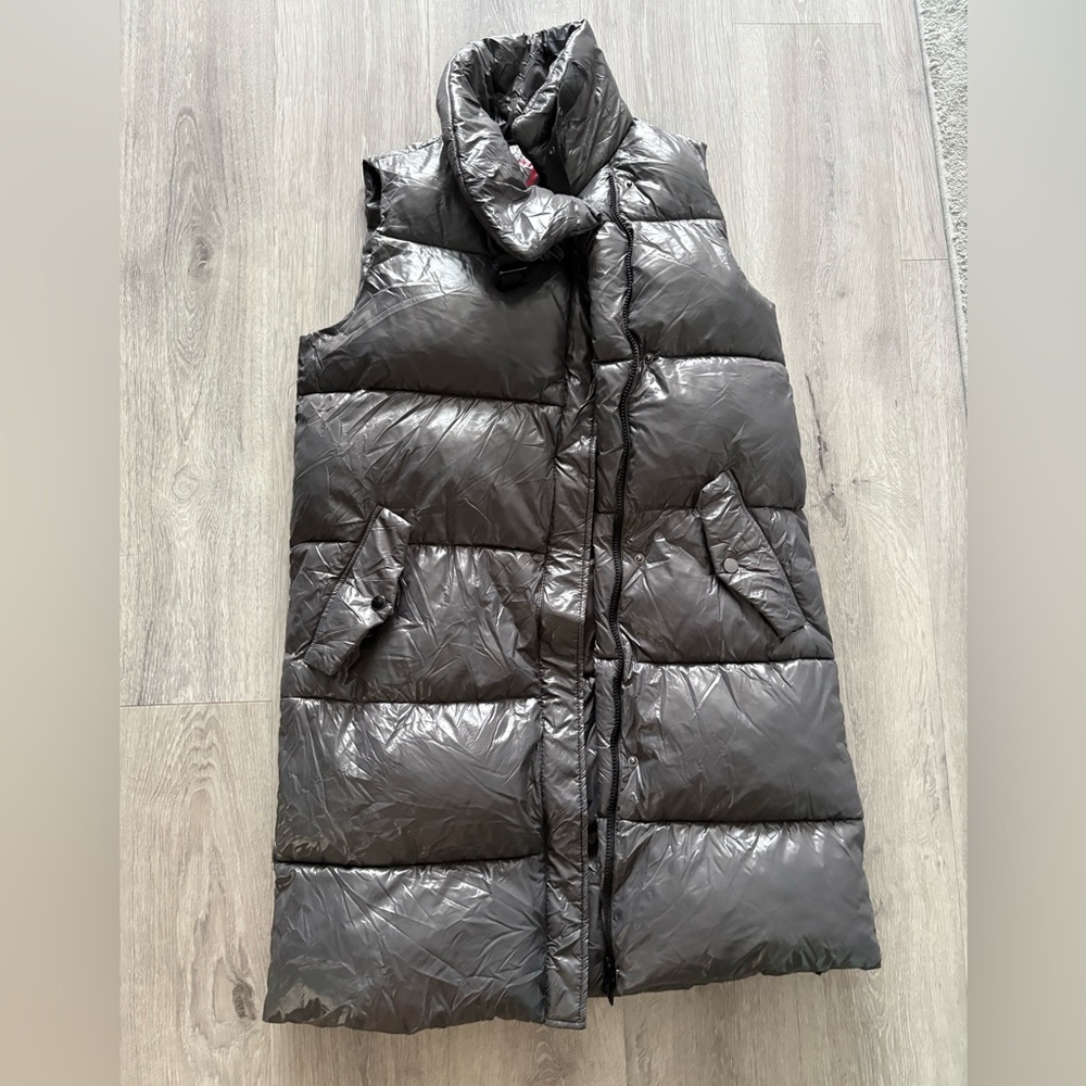 Bernardo Long  Gray Puffer Quilted Vest